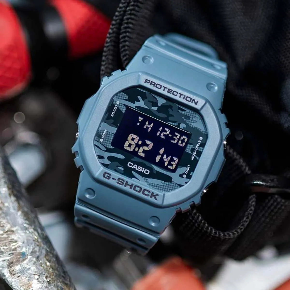 RELOJ G-SHOCK AZUL CON CAMUFLAJE DW-5600CA-8D G-SK-49