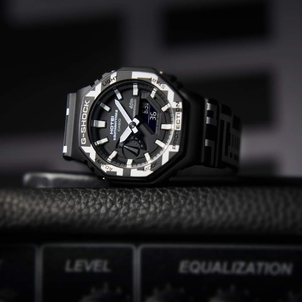 RELOJ G-SHOCK CARBÓN NEGRO CON BLANCO G-S-175