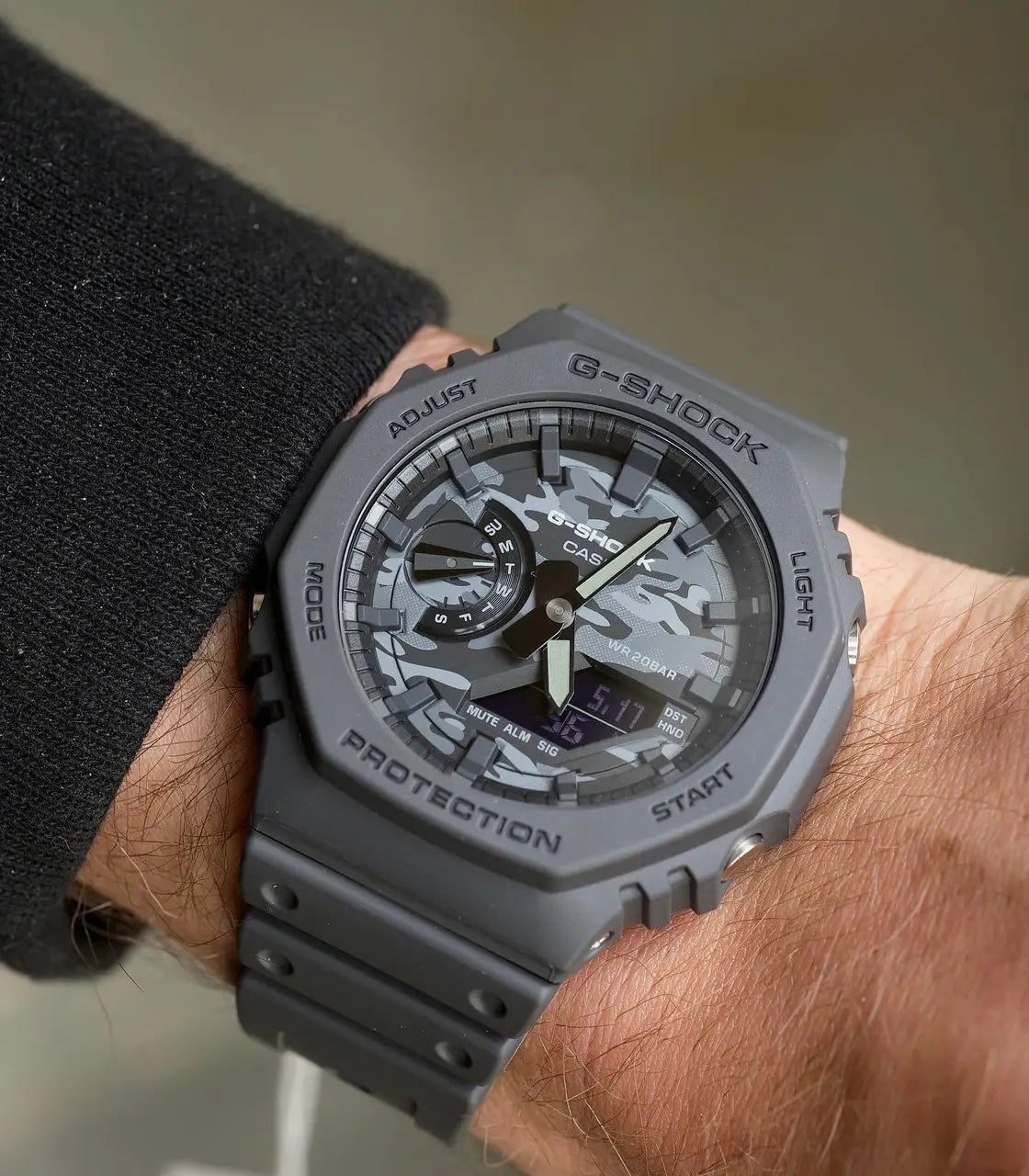 RELOJ G-SHOCK OCTAGONAL GRIS CAMUFLADO G-S-136