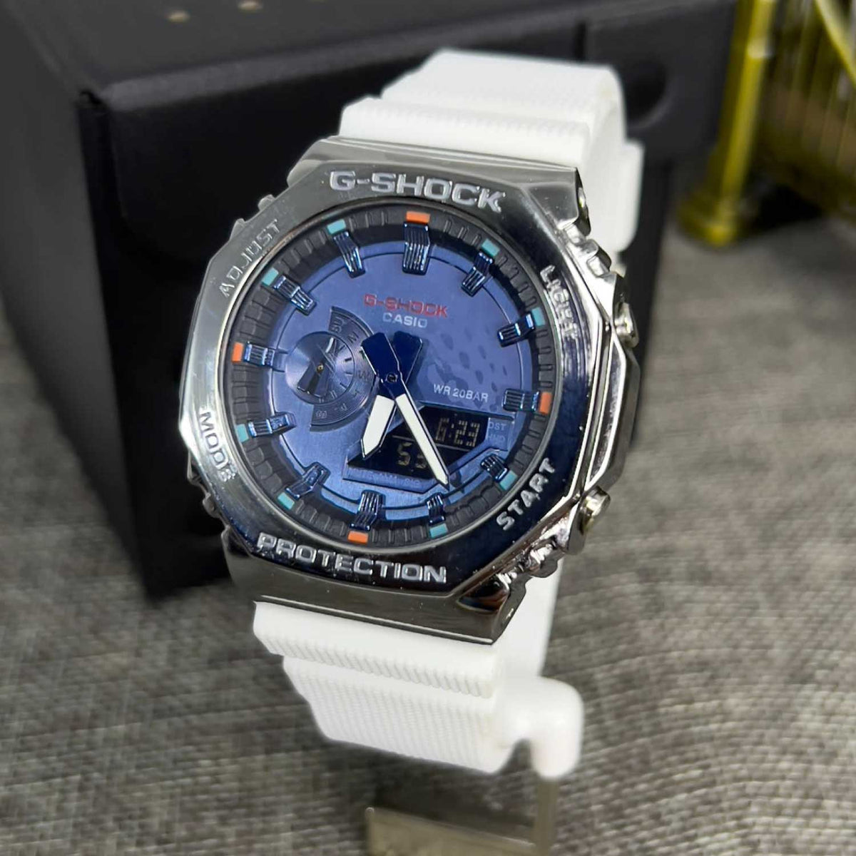 RELOJ G-SHOCK BLANCO CON PLATEADO G-S-183