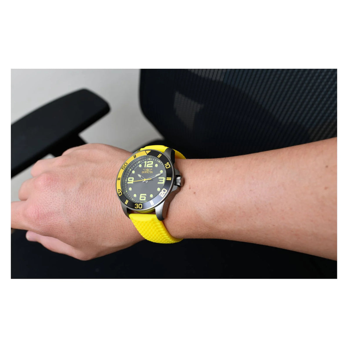 RELOJ INVICTA PRO DIVER AMARILLO CON NEGRO 40037 INV-165