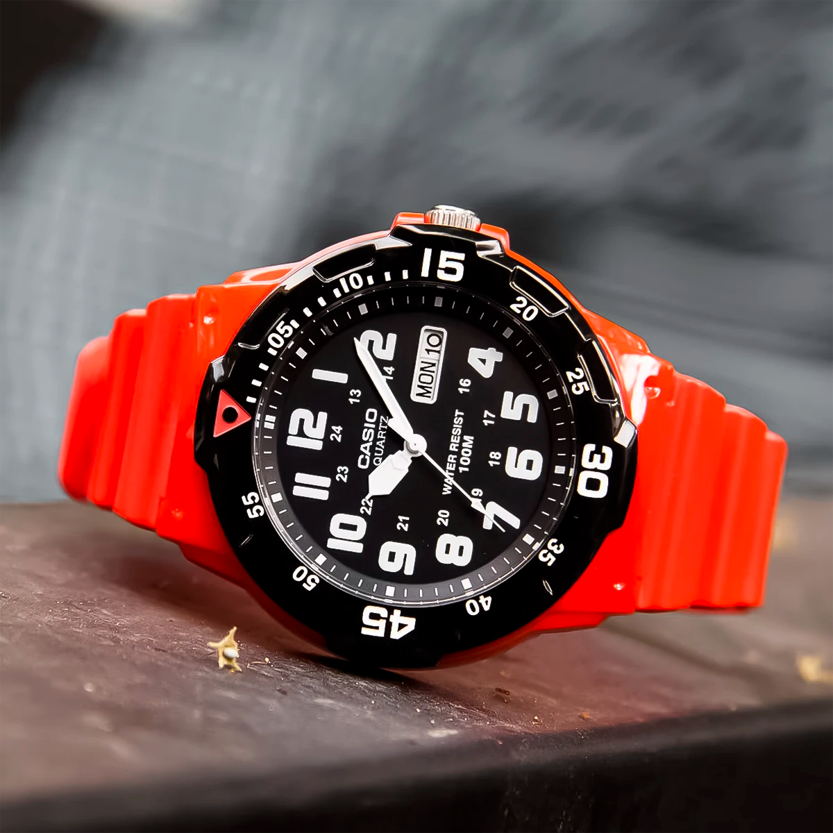 Reloj Casio MRW-200HC-4BVDF Hombre Resina Rojo