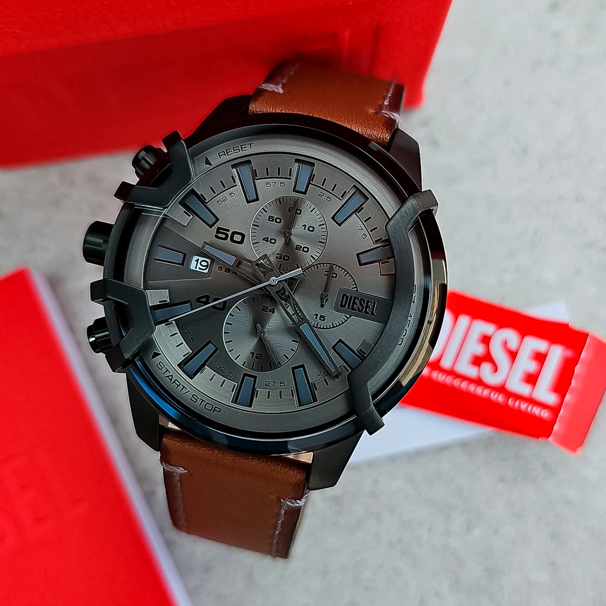 RELOJ DIESEL MARRÓN CON GRIS DZ4569 DIE-26