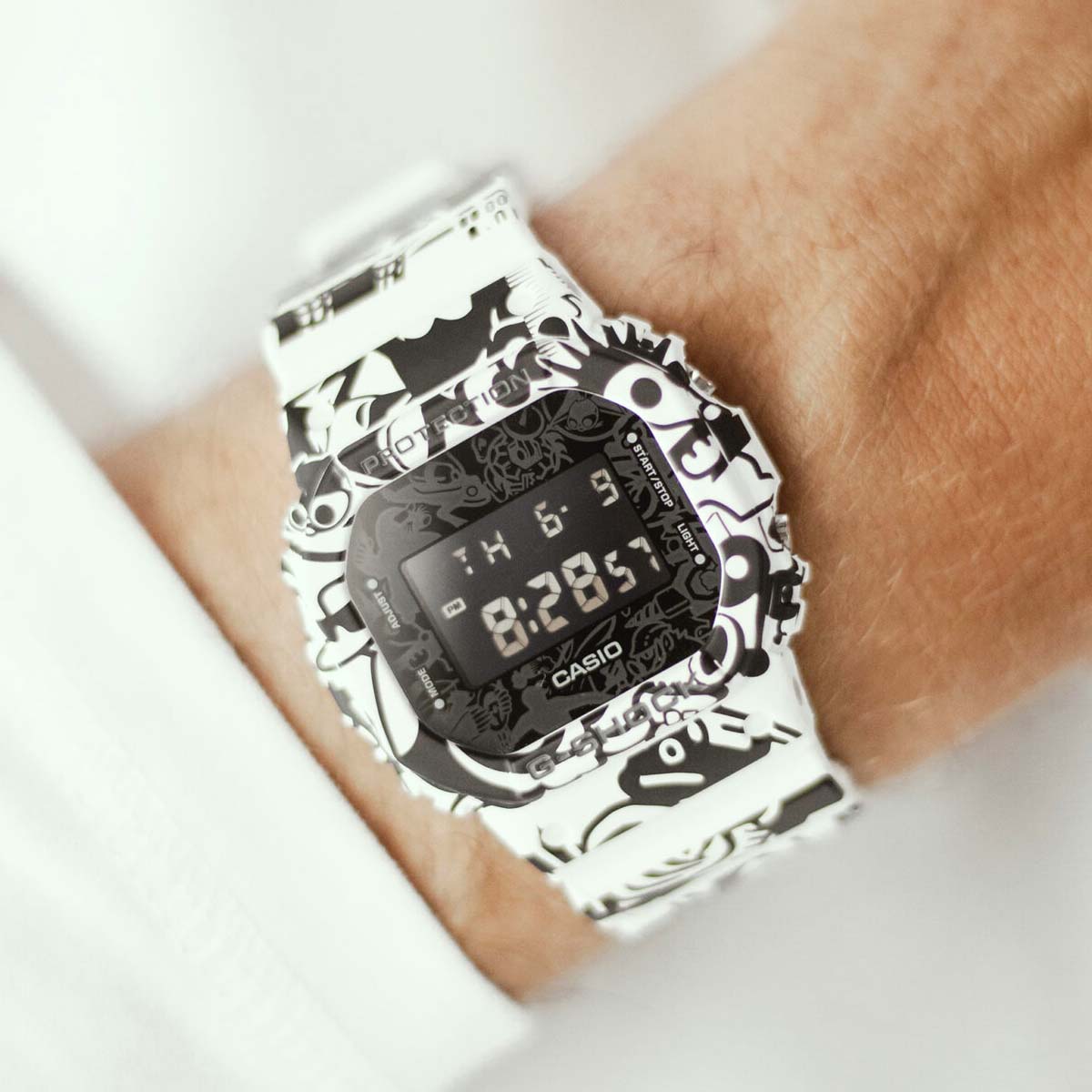 RELOJ G-SHOCK BLANCO CON DISEÑO DW-5600GU-7 G-SK-52