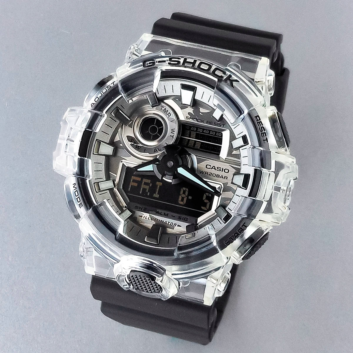 RELOJ G-SHOCK GRIS TRANSPARENTE CON NEGRO GA-700SKC-1A G-SK-105