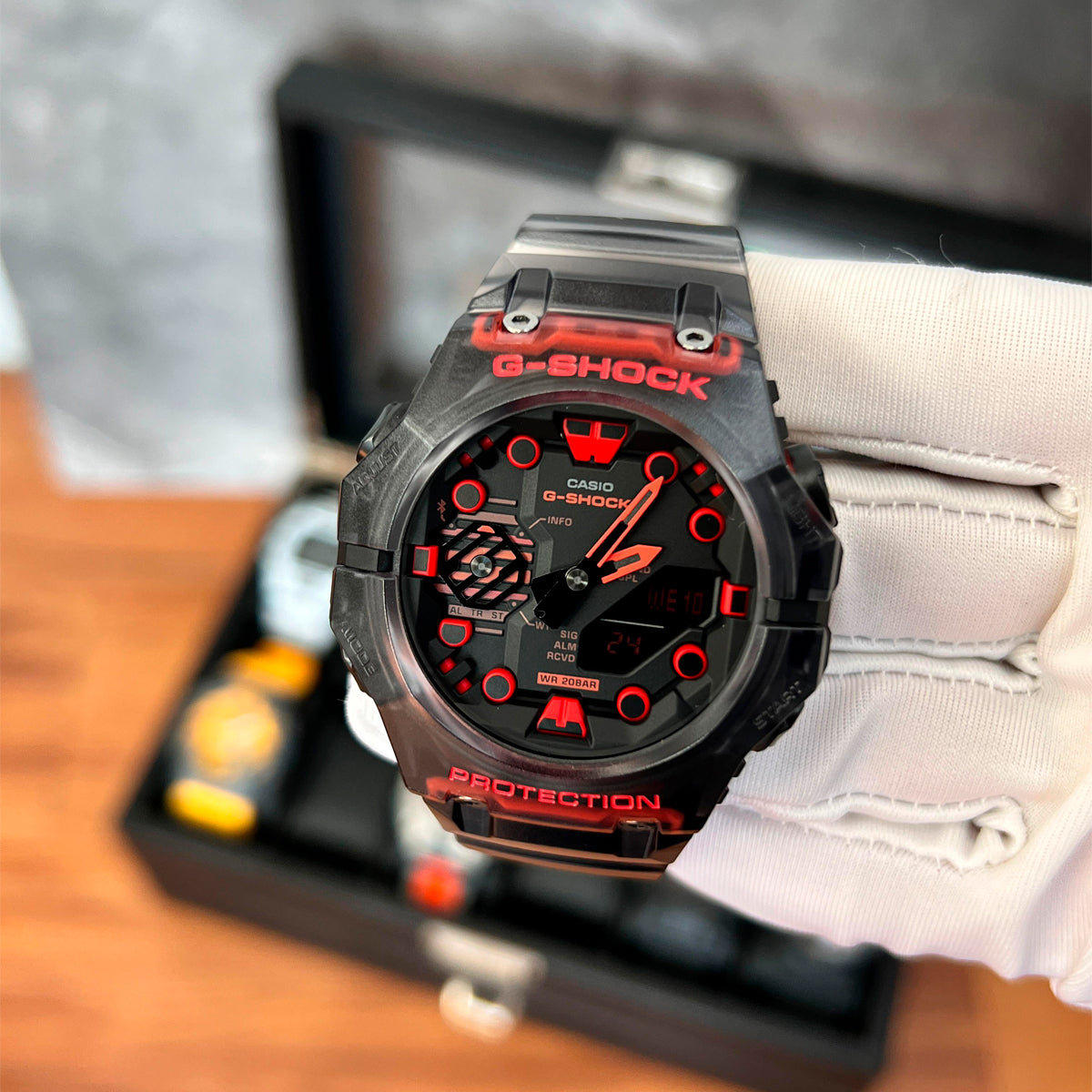 RELOJ G-SHOCK NEGRO CON ROJO TRANSLÚCIDO GA-B001G-1A G-SK-111