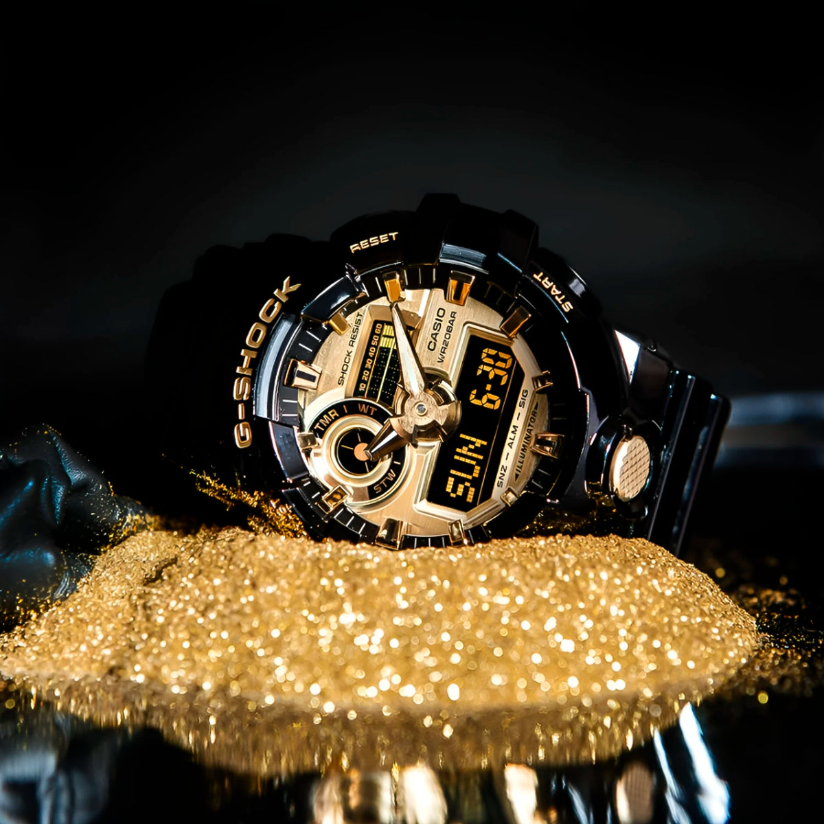 RELOJ G-SHOCK NEGRO DORADO GA-710GB-1ACR G-SK-179