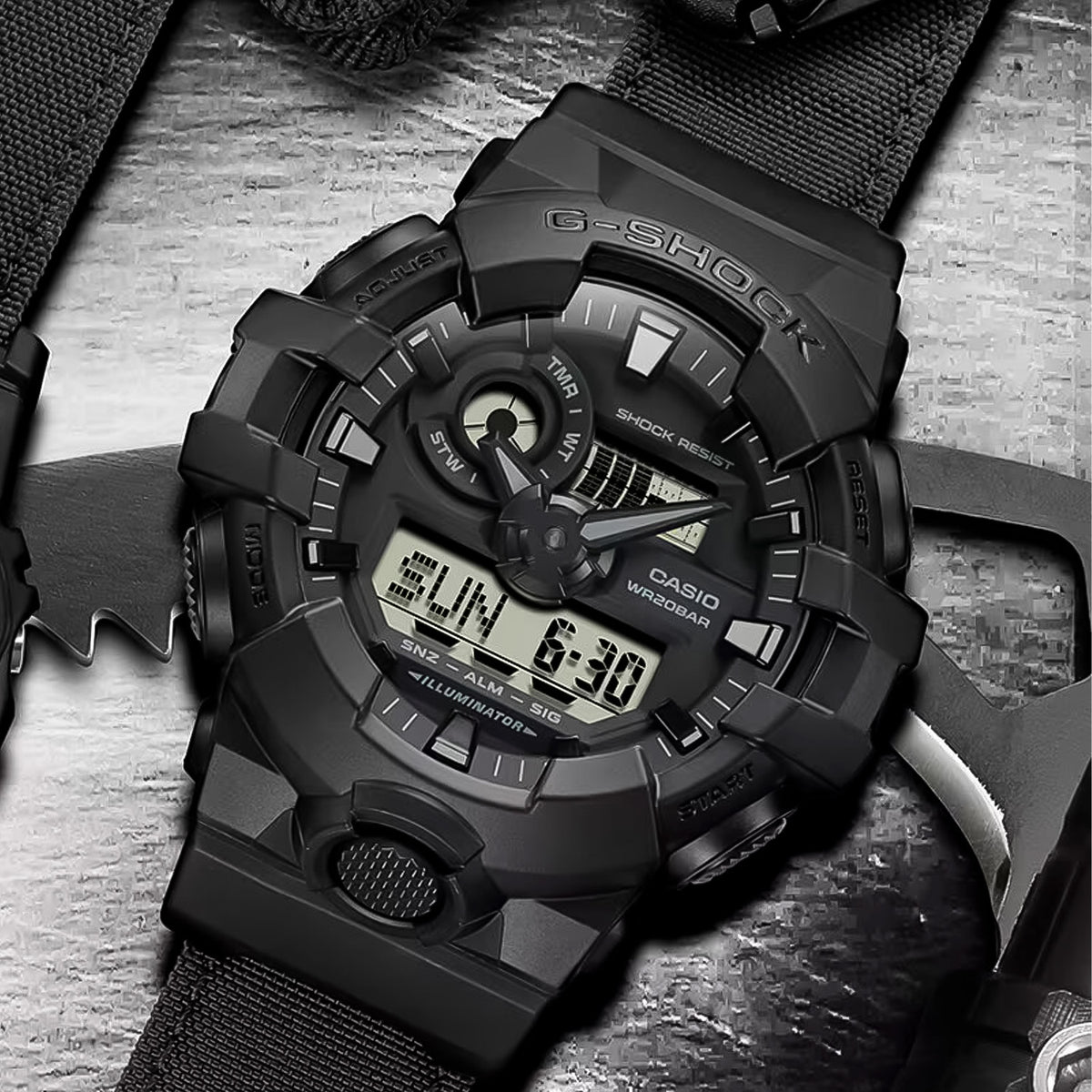 RELOJ G-SHOCK NEGRO GA-700BCE-1A G-SK-190