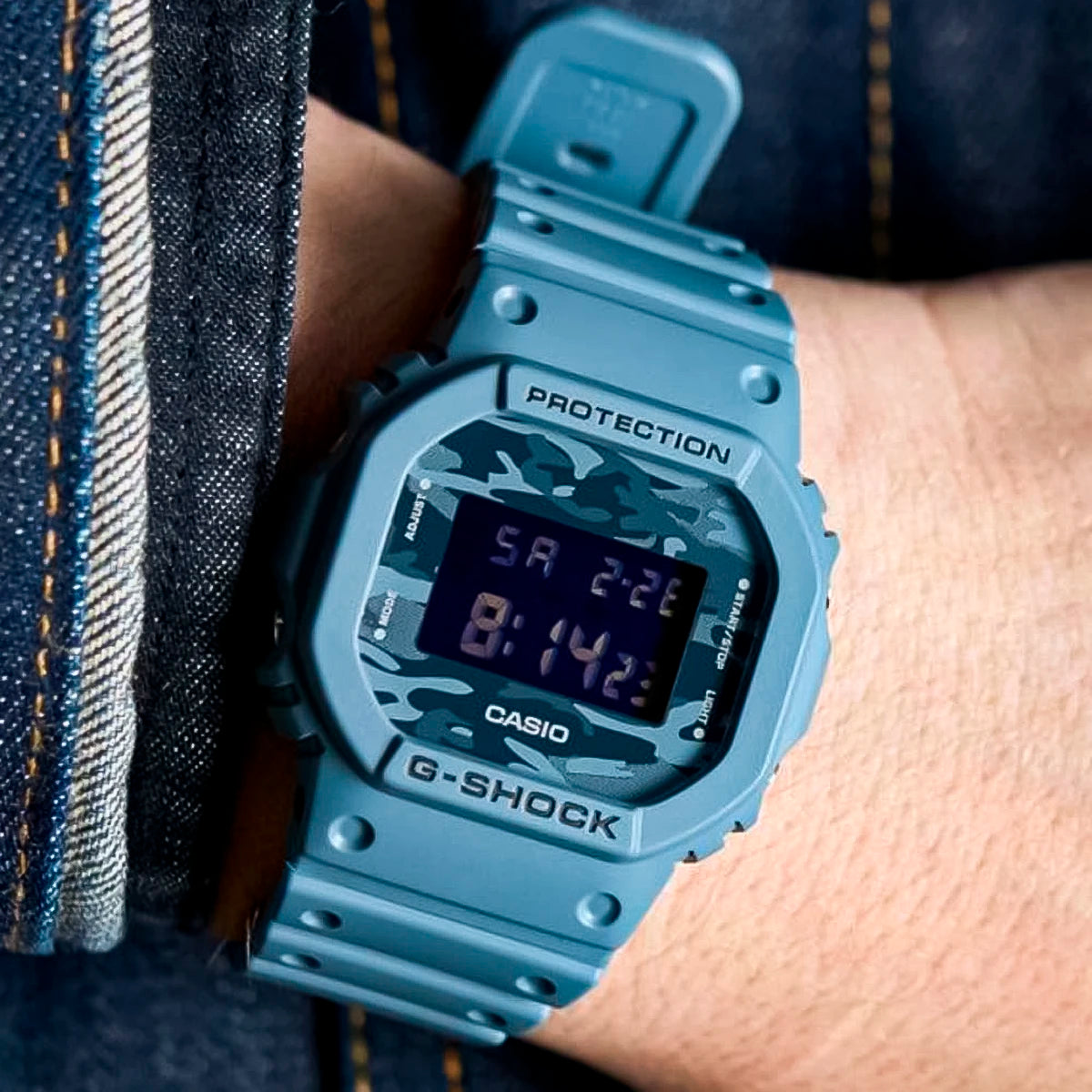 RELOJ G-SHOCK AZUL CON CAMUFLAJE DW-5600CA-8D G-SK-49