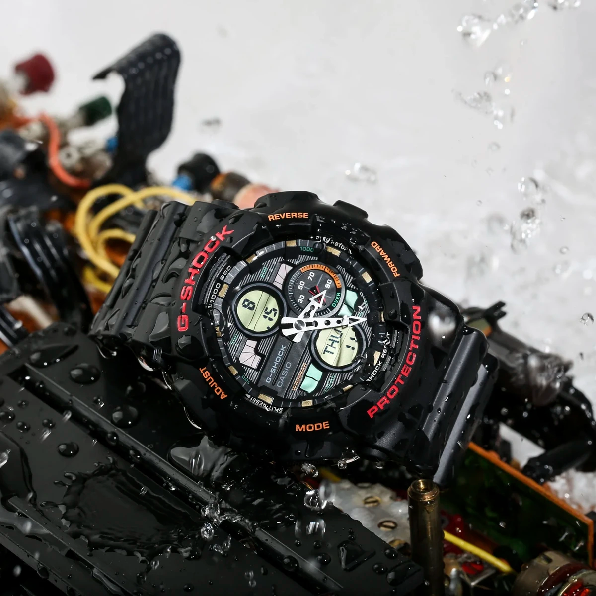 RELOJ G-SHOCK NEGRO MULTICOLOR GA-140-1A4DR G-SK-61