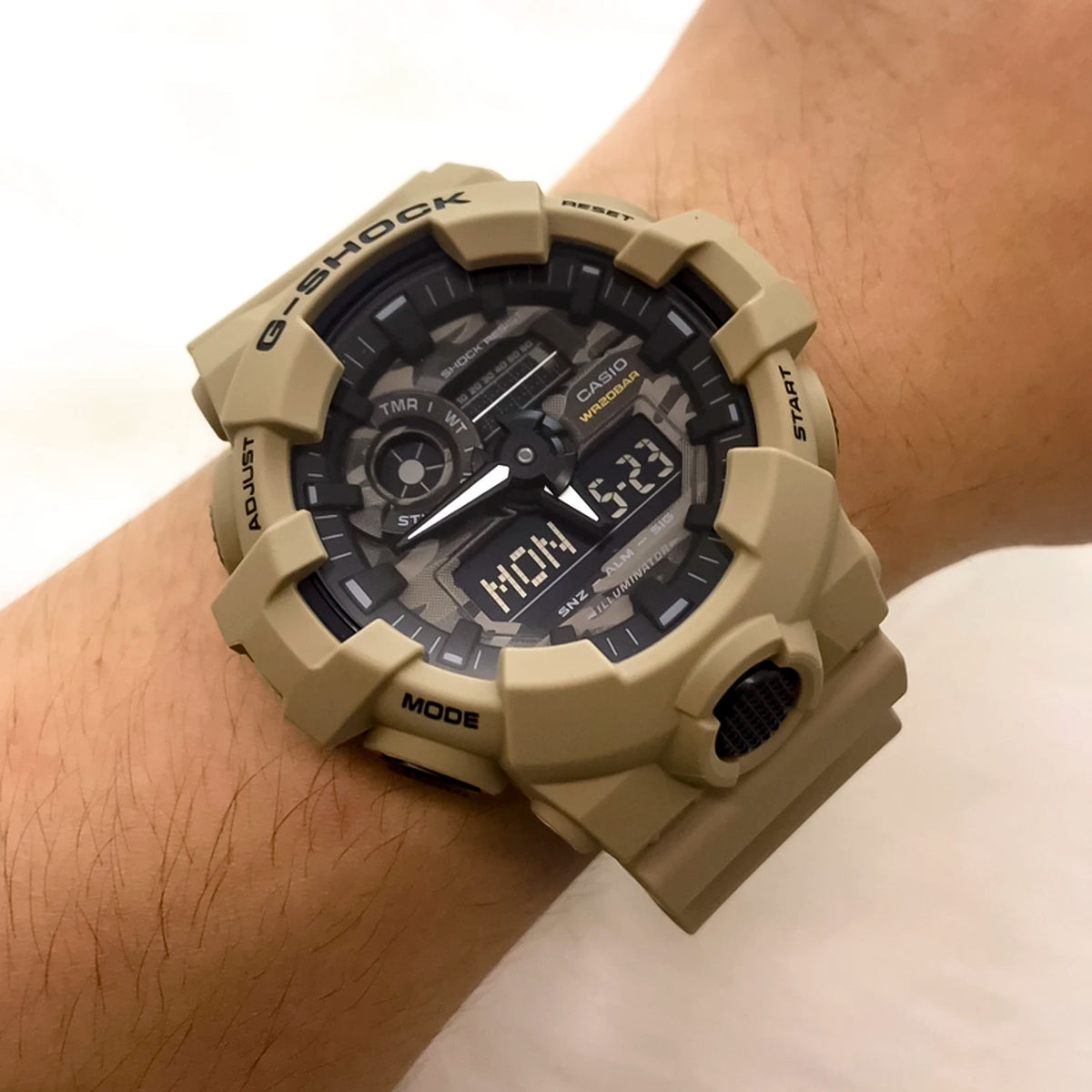 RELOJ G-SHOCK BEIGE CAMUFLADO GA700CA-5A G-SK-73