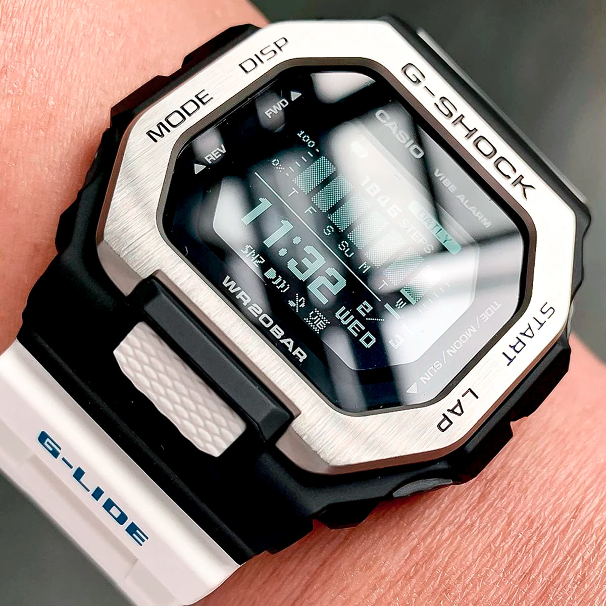 RELOJ G-SHOCK NEGRO CON BLANCO GBX100-7 G-SK-82