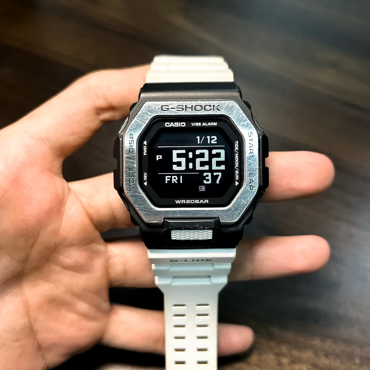 RELOJ G-SHOCK NEGRO CON BLANCO GBX100-7 G-SK-82