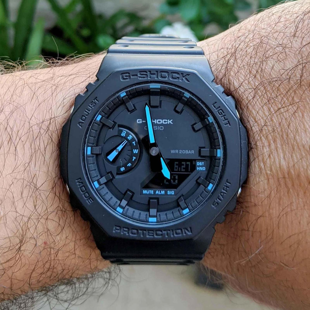 RELOJ G-SHOCK CARBÓN NEGRO CON CELESTE G-S-154