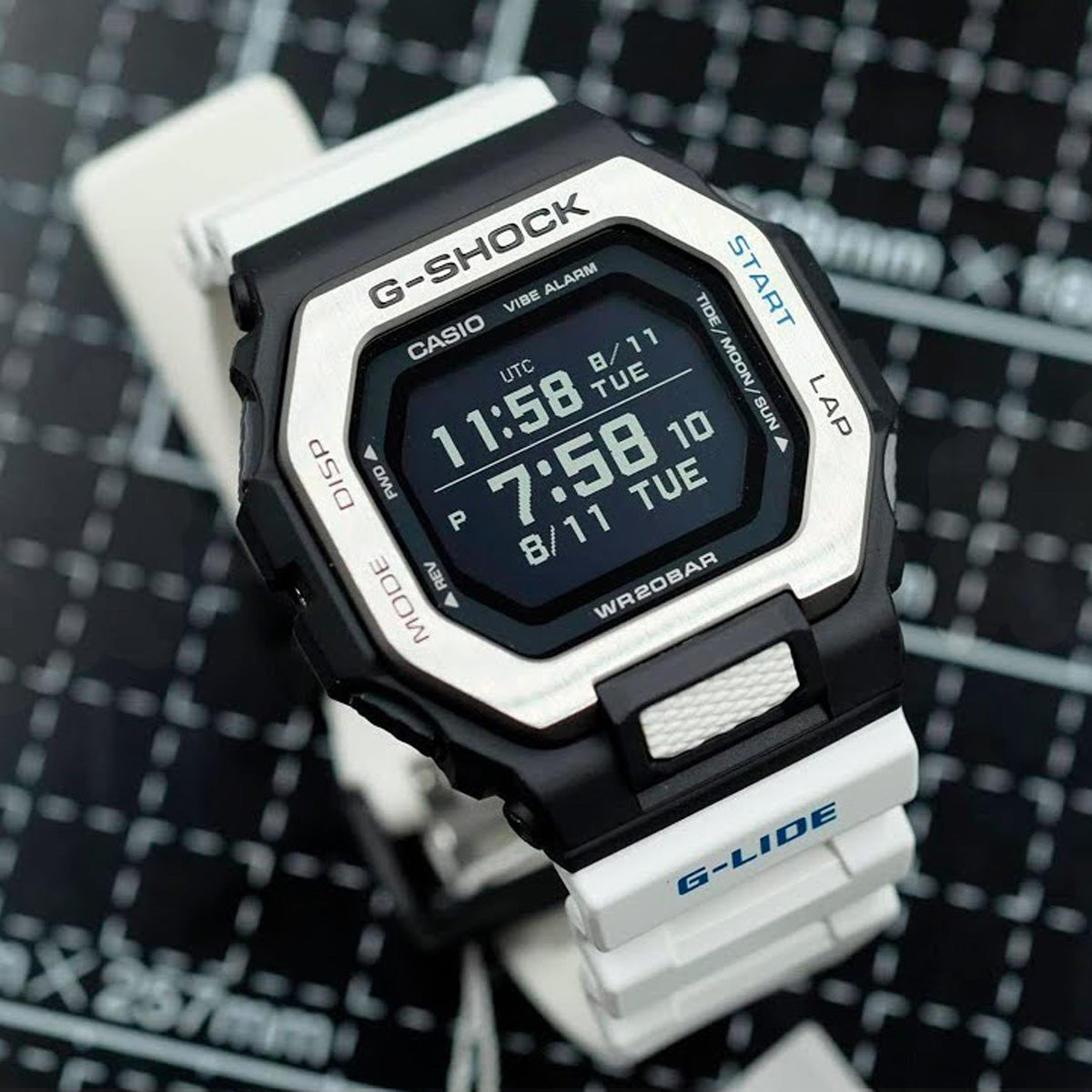 RELOJ G-SHOCK NEGRO CON BLANCO GBX100-7 G-SK-82