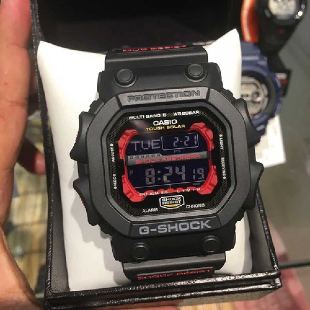 RELOJ G-SHOCK NEGRO CON ROJO G-S-208