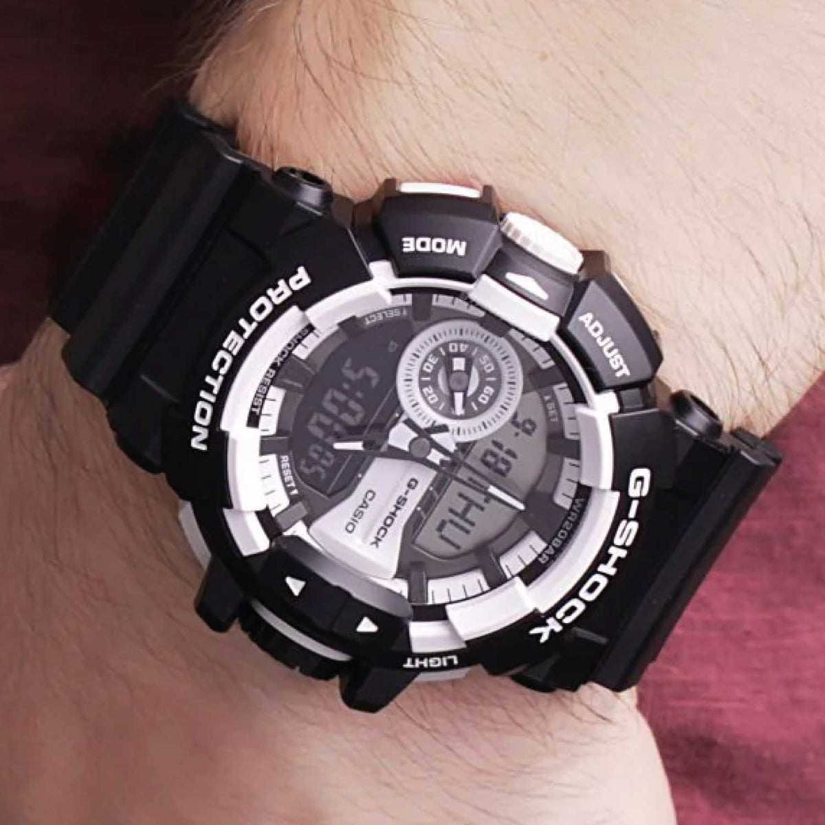 RELOJ G-SHOCK NEGRO CON BLANCO G-S-211