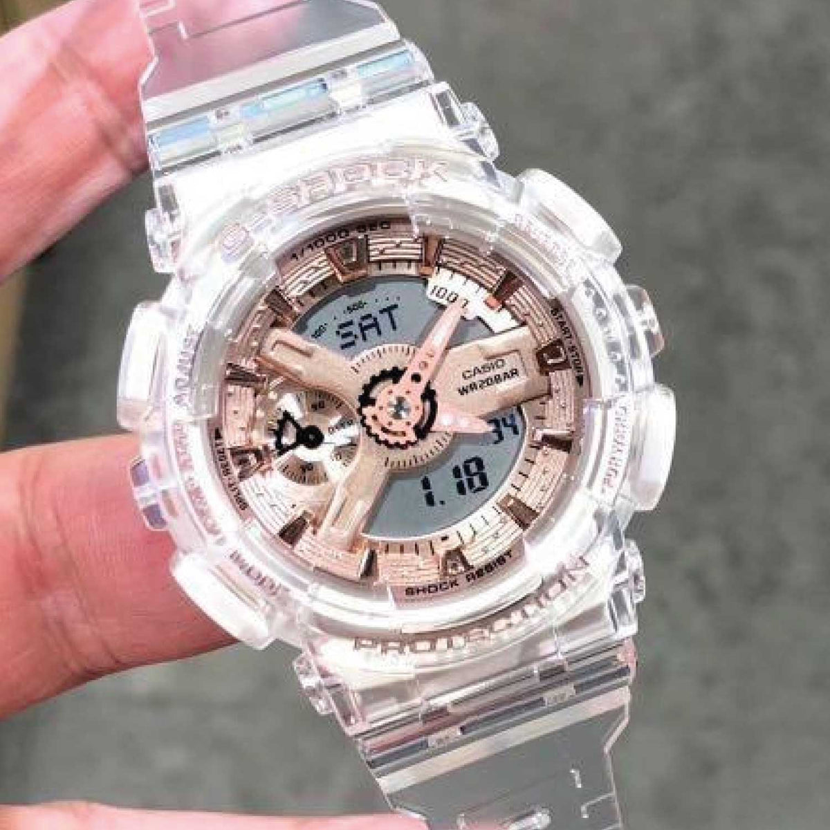 RELOJ G-SHOCK ORO ROSA CON BLANCO G-S-220