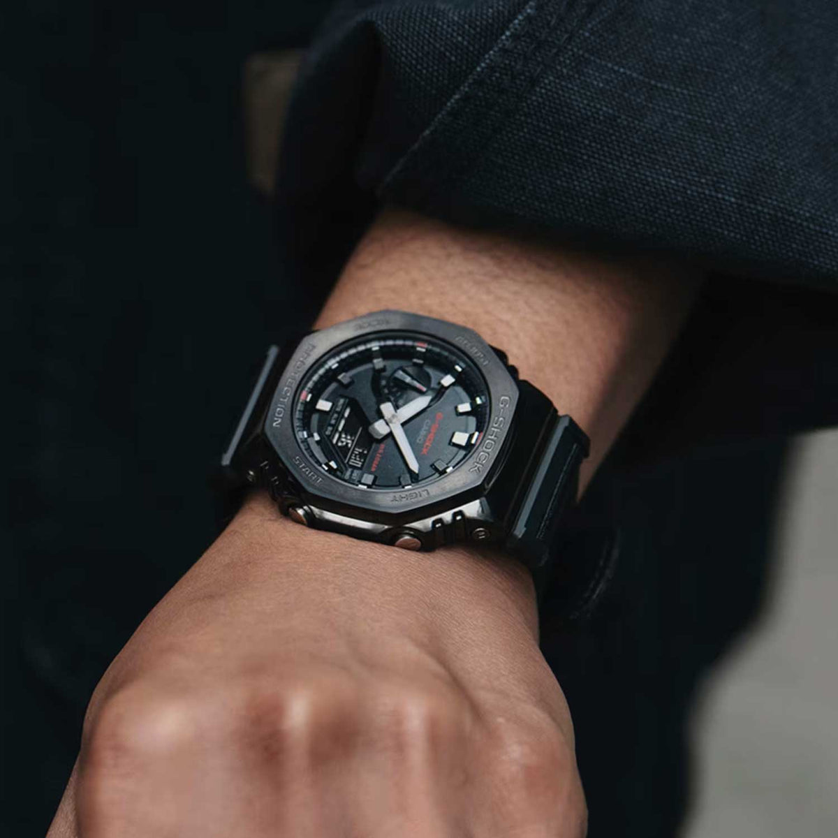 RELOJ G-SHOCK PLATEADO CON NEGRO G-S-232