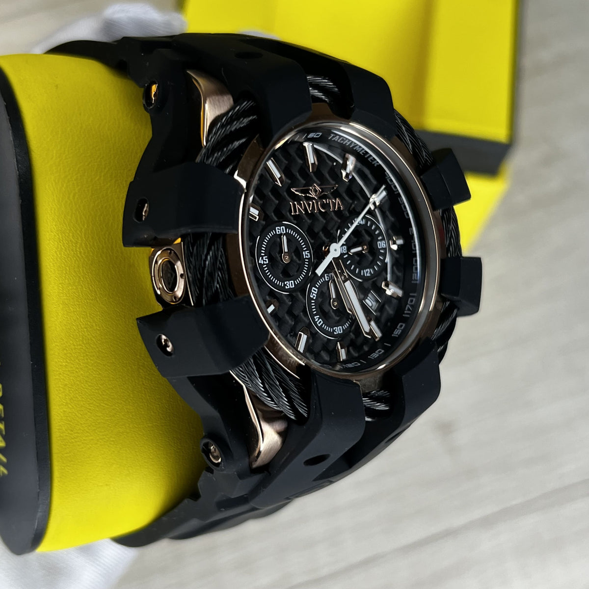Reloj Invicta Bolt 40145 Hombre Negro y Oro Rosa