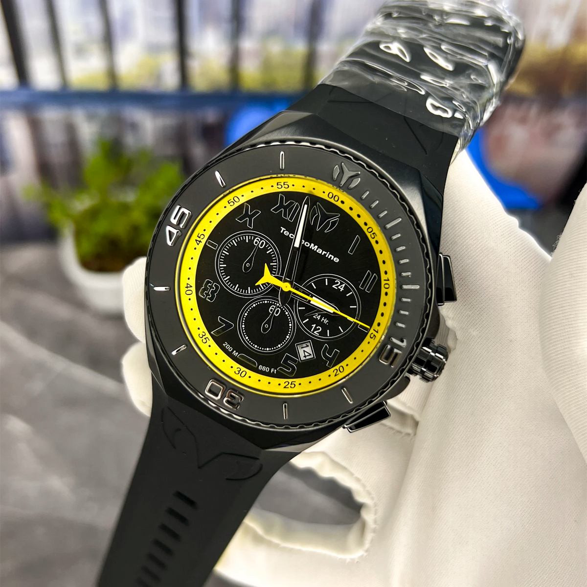 RELOJ INVICTA TECHNOMARINE MANTA AMARILLO CON NEGRO 221045 INV-163