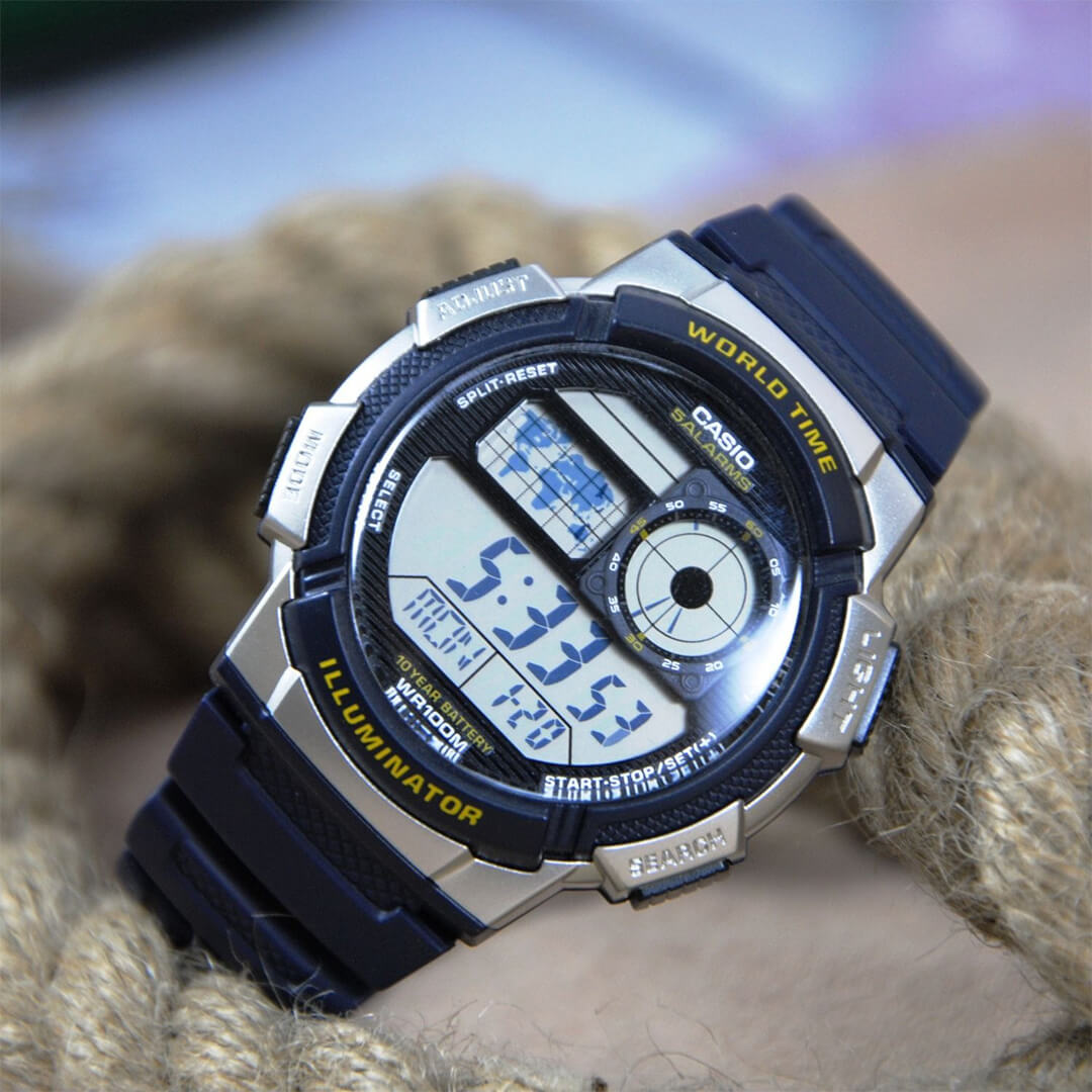 Macro de la esfera digital del Casio AE-1000W-2AV con hora mundial