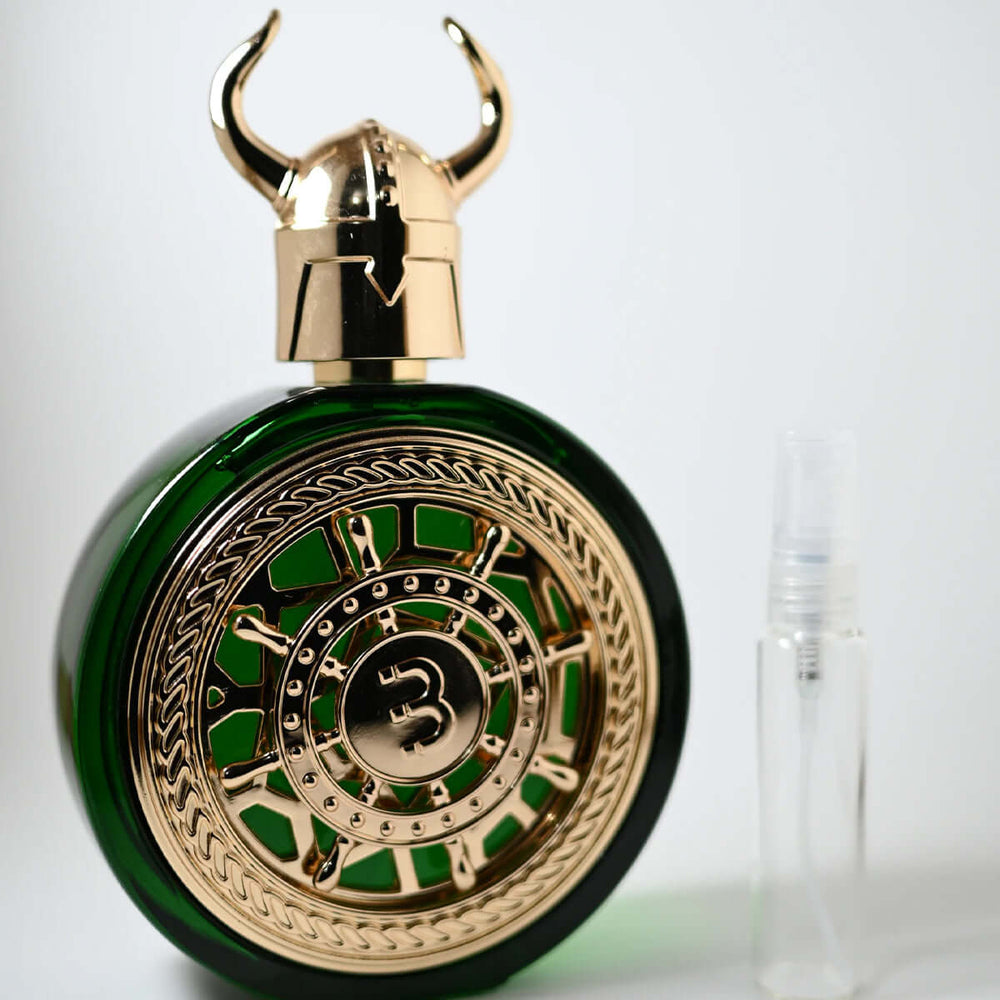 Frasco del perfume BHARARA VIKING DUBAI EDP 100ML con tapa de cuerno vikinga y diseño elegante.