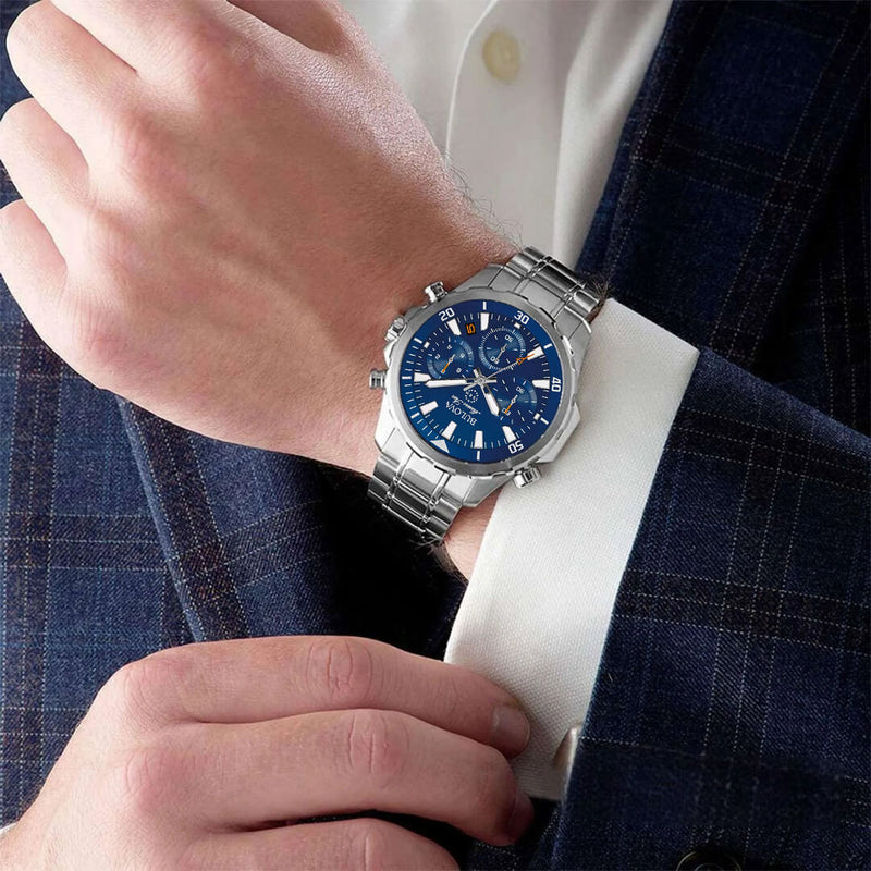 Vista lateral del Reloj Bulova Marine Star 96B256 con brazalete de acero plateado