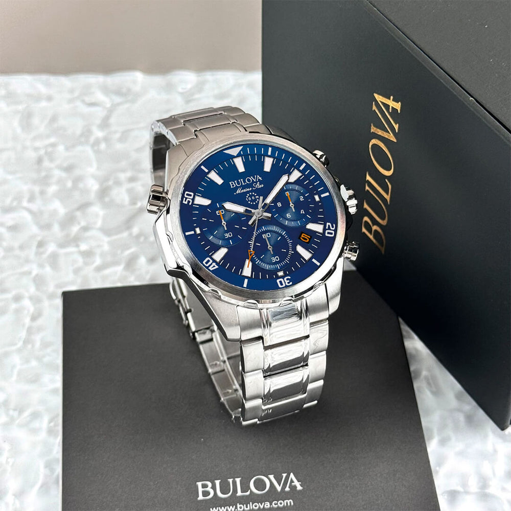 Detalle de los subdiales y calendario del Reloj Bulova Marine Star 96B256