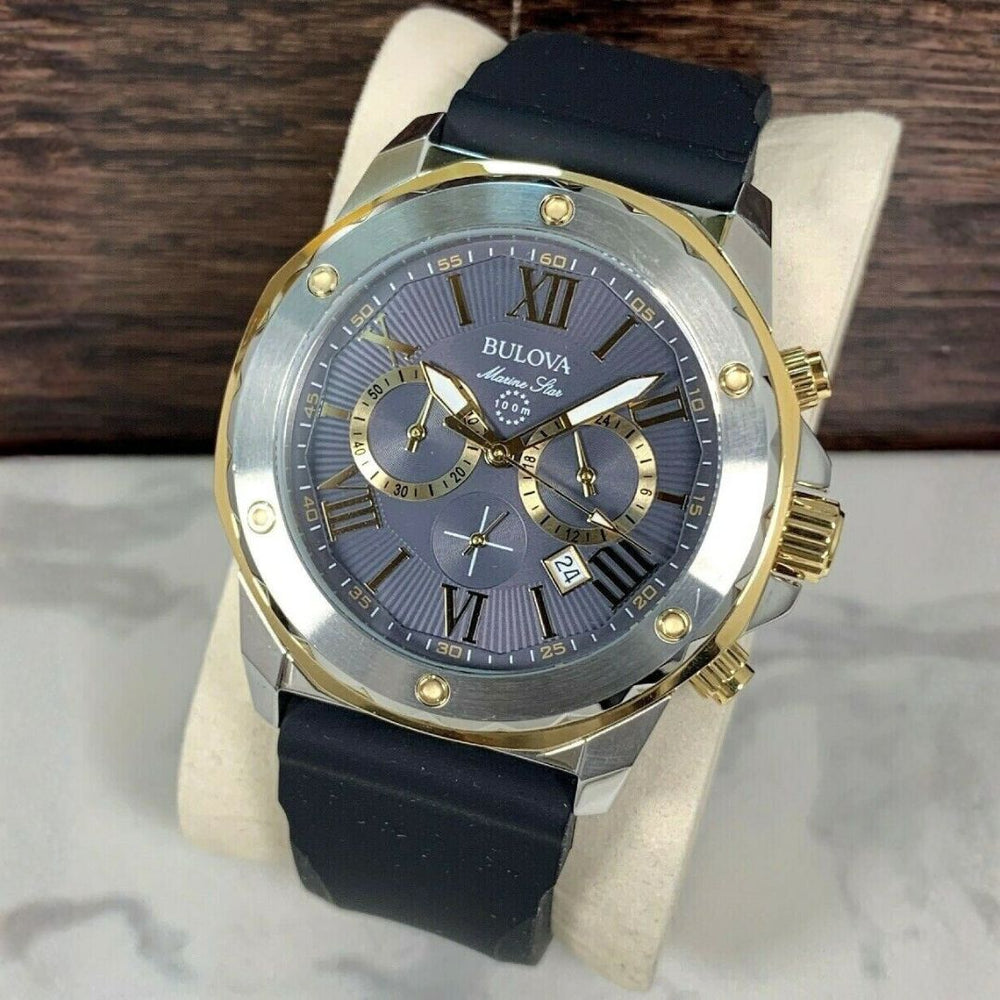 Vista lateral del Reloj Bulova Marine Star 98B277 con correa de silicona negra