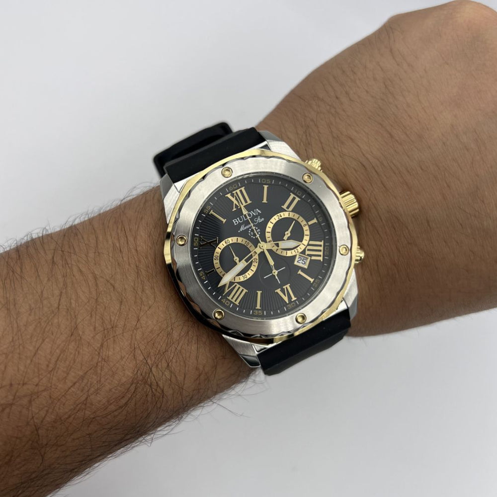 Reloj Bulova Marine Star 98B277 puesto en la muñeca, estilo cronógrafo deportivo