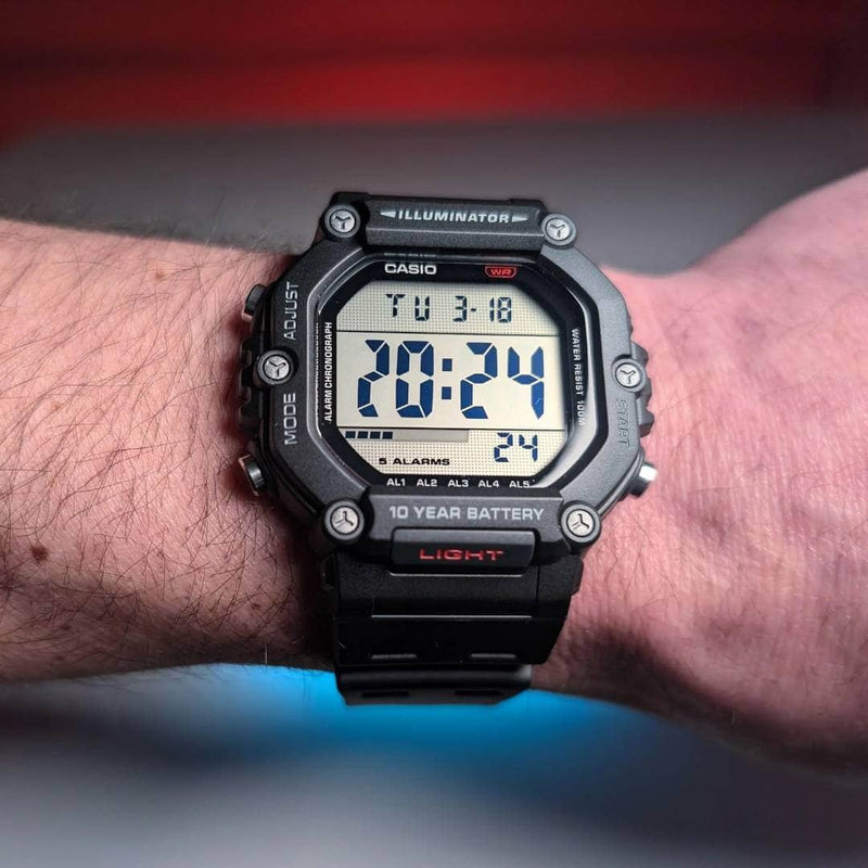 Casio AE-1600H-1A reloj digital masculino con pantalla amplia y estilo resistente.