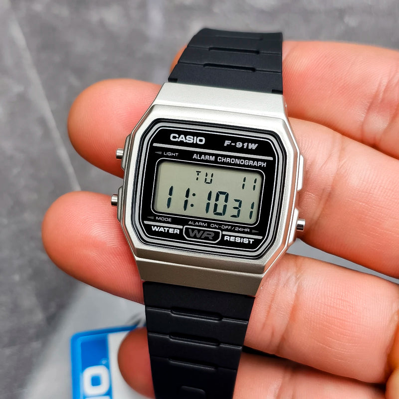 Casio F-91WM-7ACF reloj digital para hombre con estilo retro y pantalla LCD.