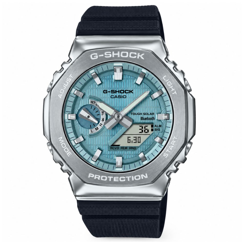 Reloj Casio G-SHOCK GBM-2100A-1A2 con esfera azul claro, bisel octagonal plateado y correa negra de resina, vista frontal.