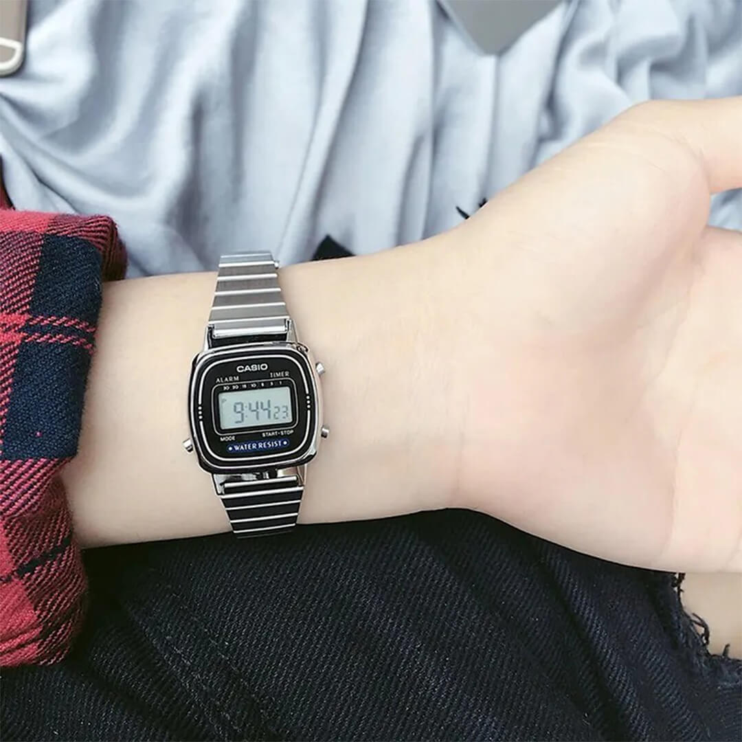 Reloj Casio LA670WA-1DF Mujer Digital Acero Plateado | CAS-M-104