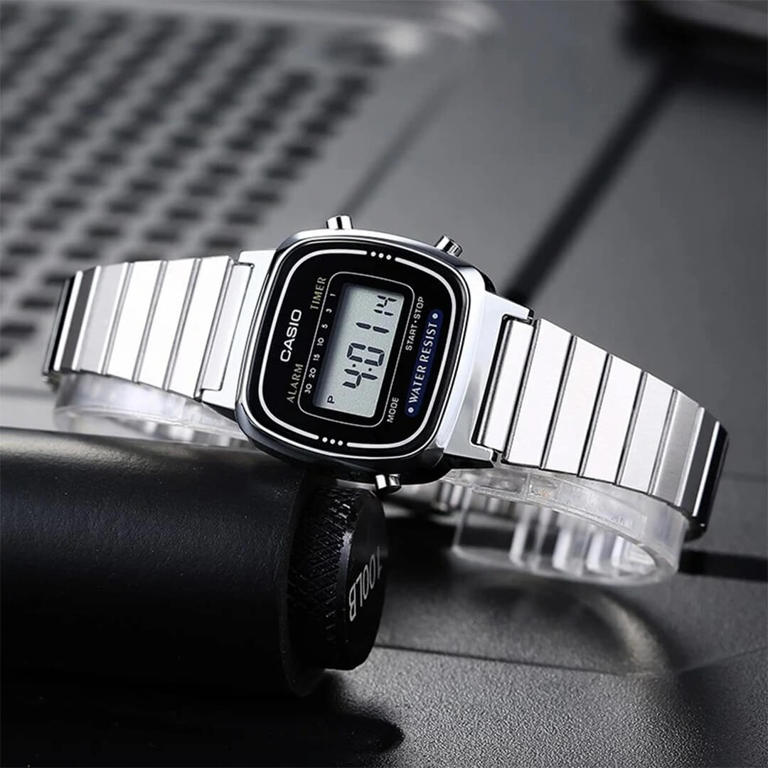 Reloj Casio LA670WA-1DF Mujer Digital Acero Plateado | CAS-M-104
