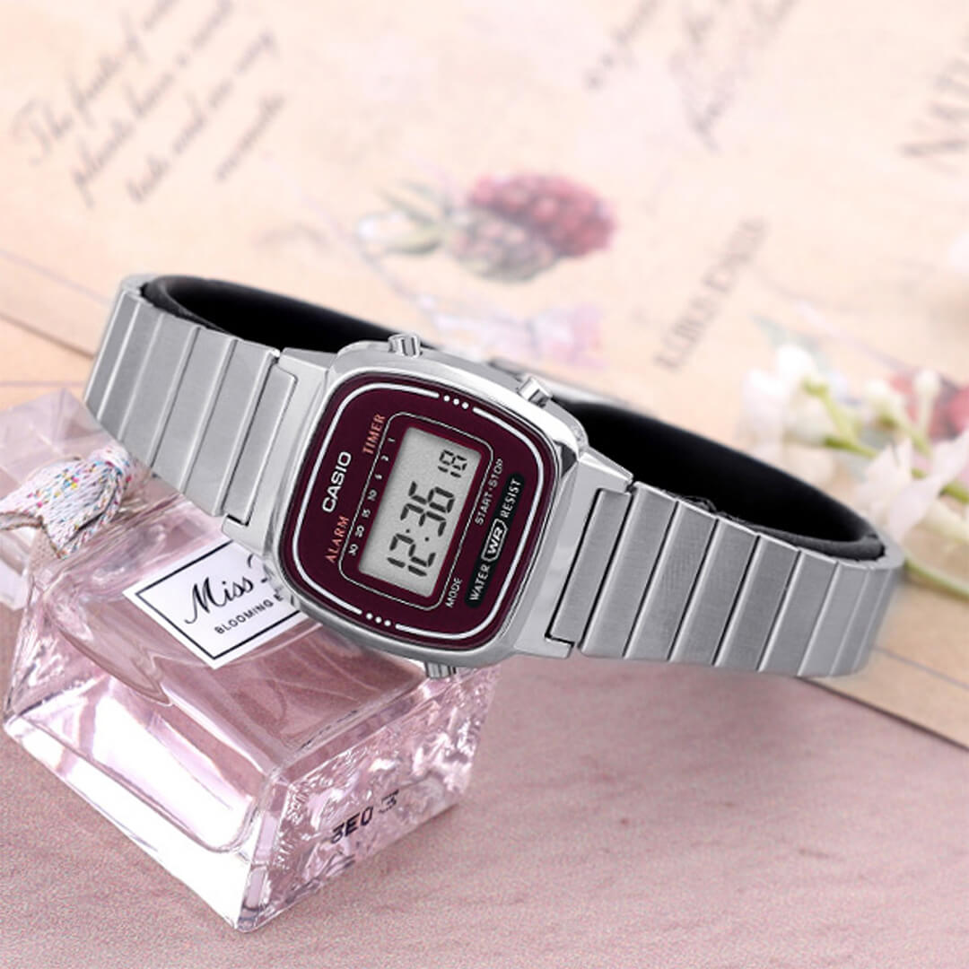 Reloj Casio LA670WA-4D Mujer Digital Acero Plateado | CAS-M-153