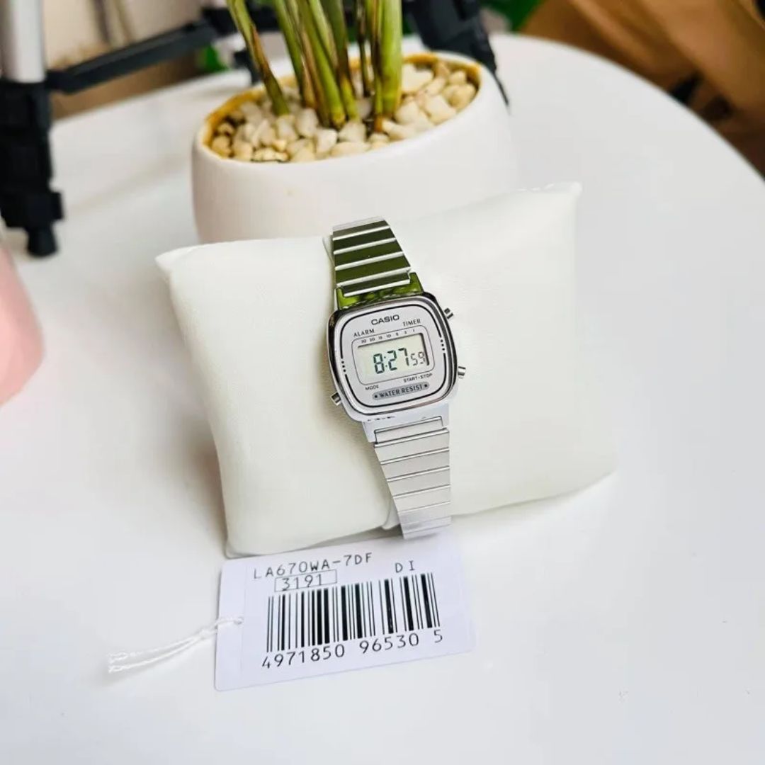 Reloj Casio LA670WA-7D Mujer Digital Acero Plateado | CAS-M-64