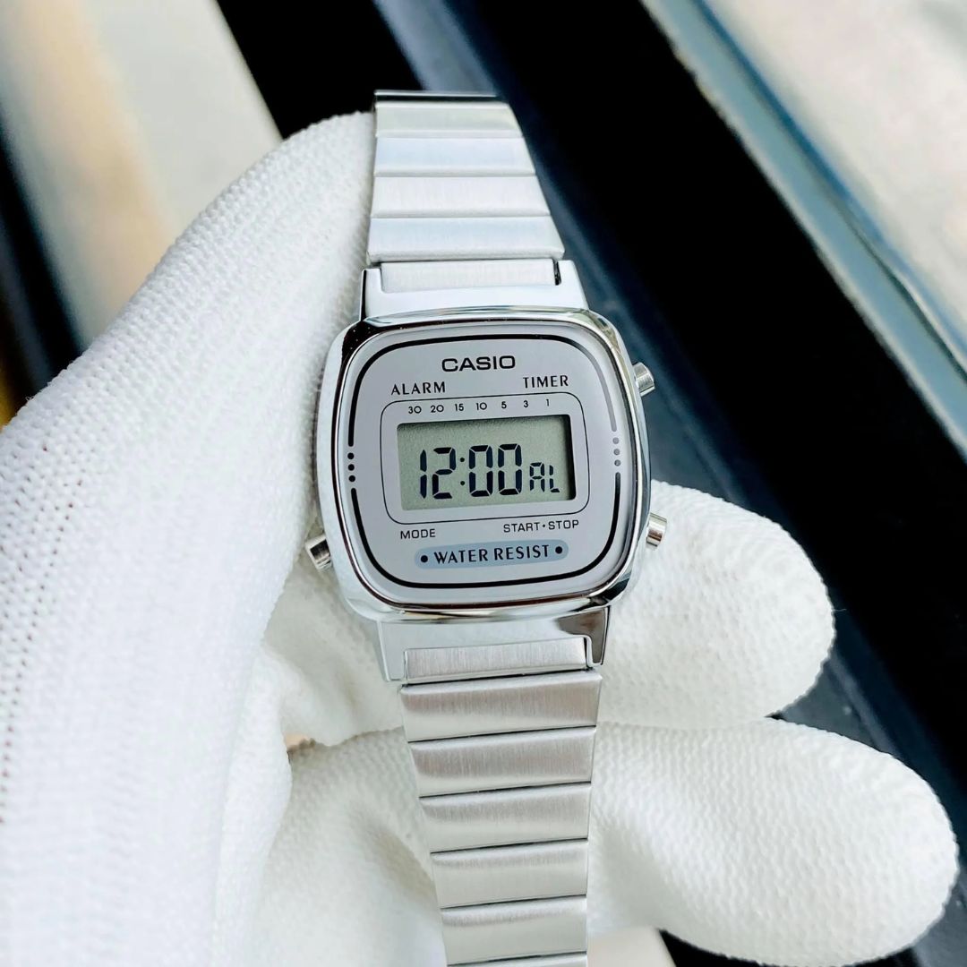 Detalle de la pantalla digital del Reloj Casio LA670WA-7D