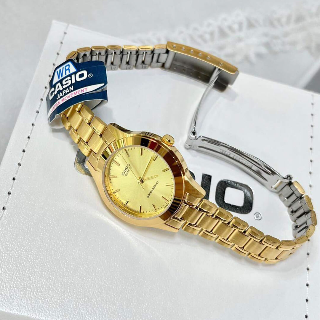 Vista lateral del Reloj Casio LTP-1128N-9A con brazalete de acero dorado
