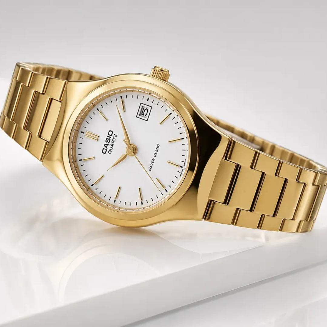 Detalle de la esfera plateada y correa del Reloj Casio LTP-1170N-7A