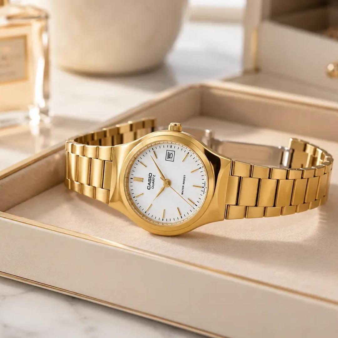 Vista lateral del Reloj Casio LTP-1170N-7A con brazalete de acero dorado