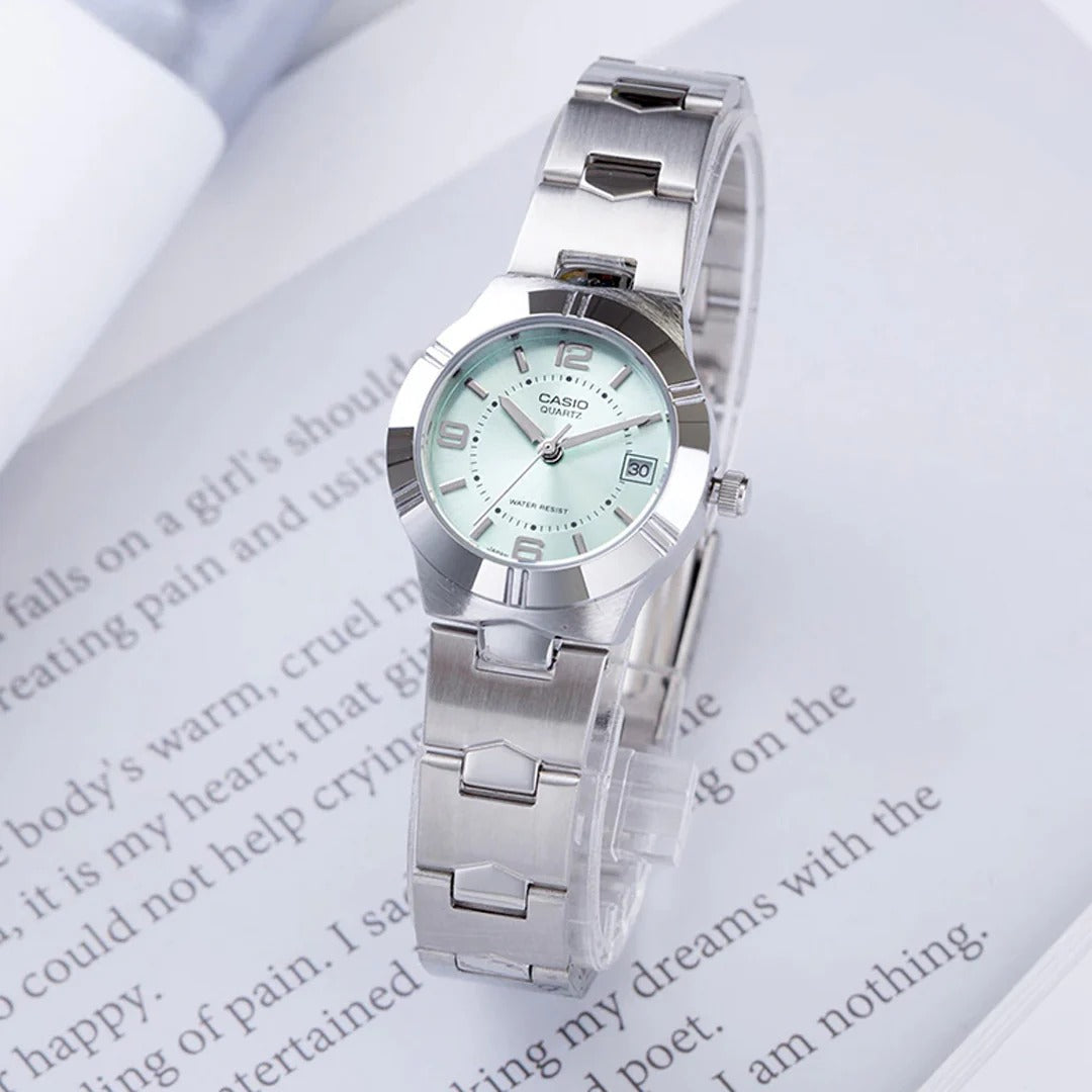 Casio LTP-1241D-2A reloj femenino de acero inoxidable con calendario integrado.