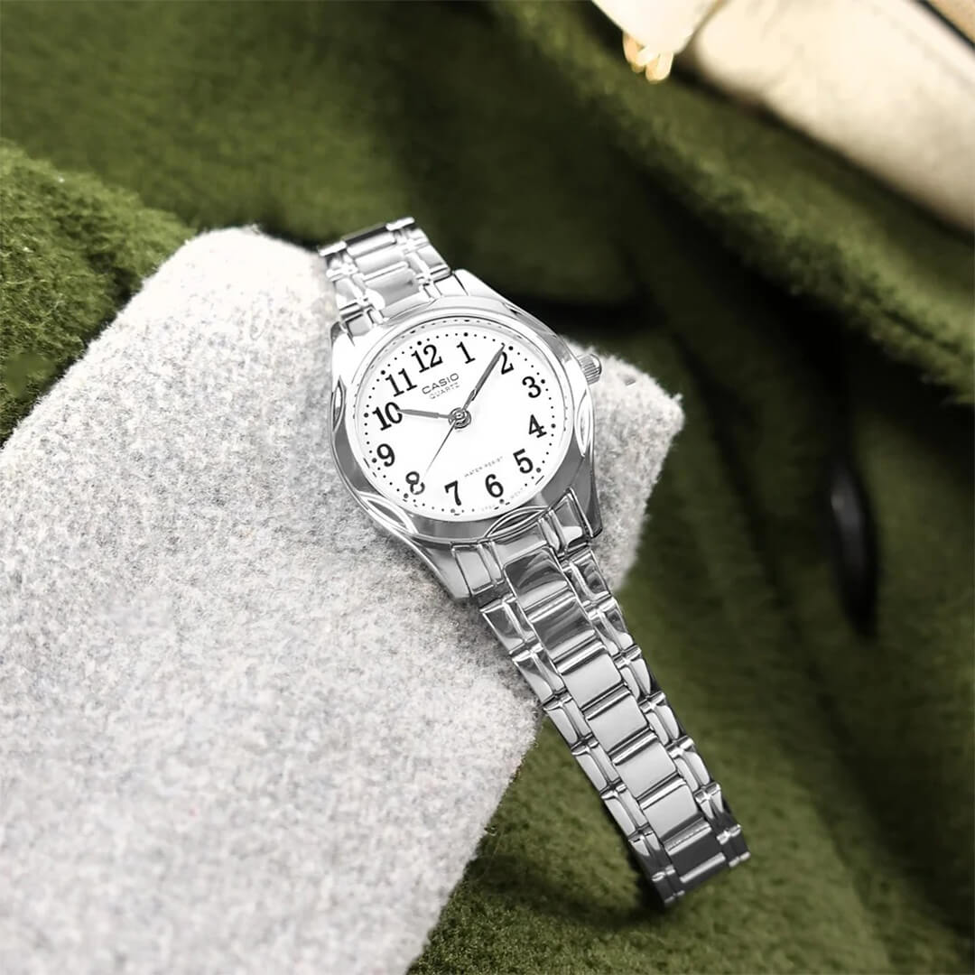 Detalle de la esfera blanca del Reloj Casio LTP-1275D-7B