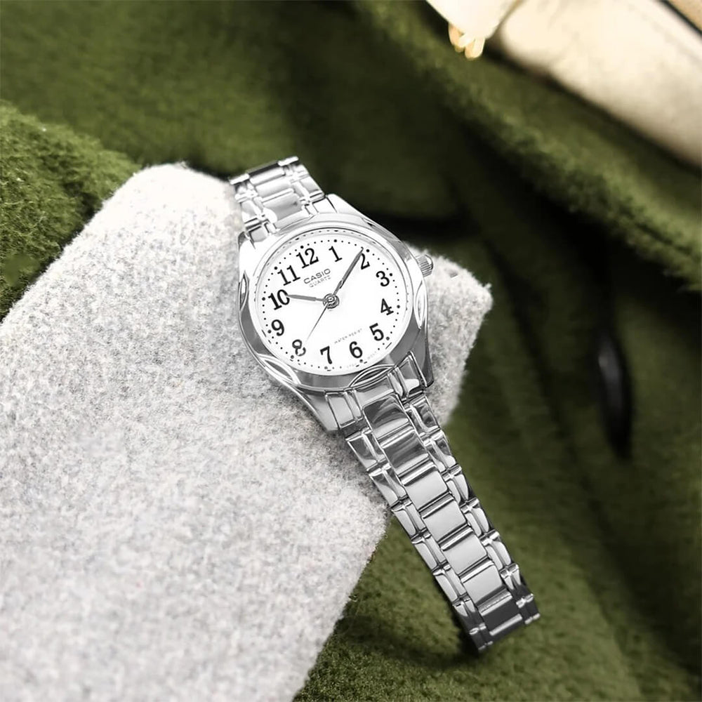 Detalle de la esfera blanca del Reloj Casio LTP-1275D-7B