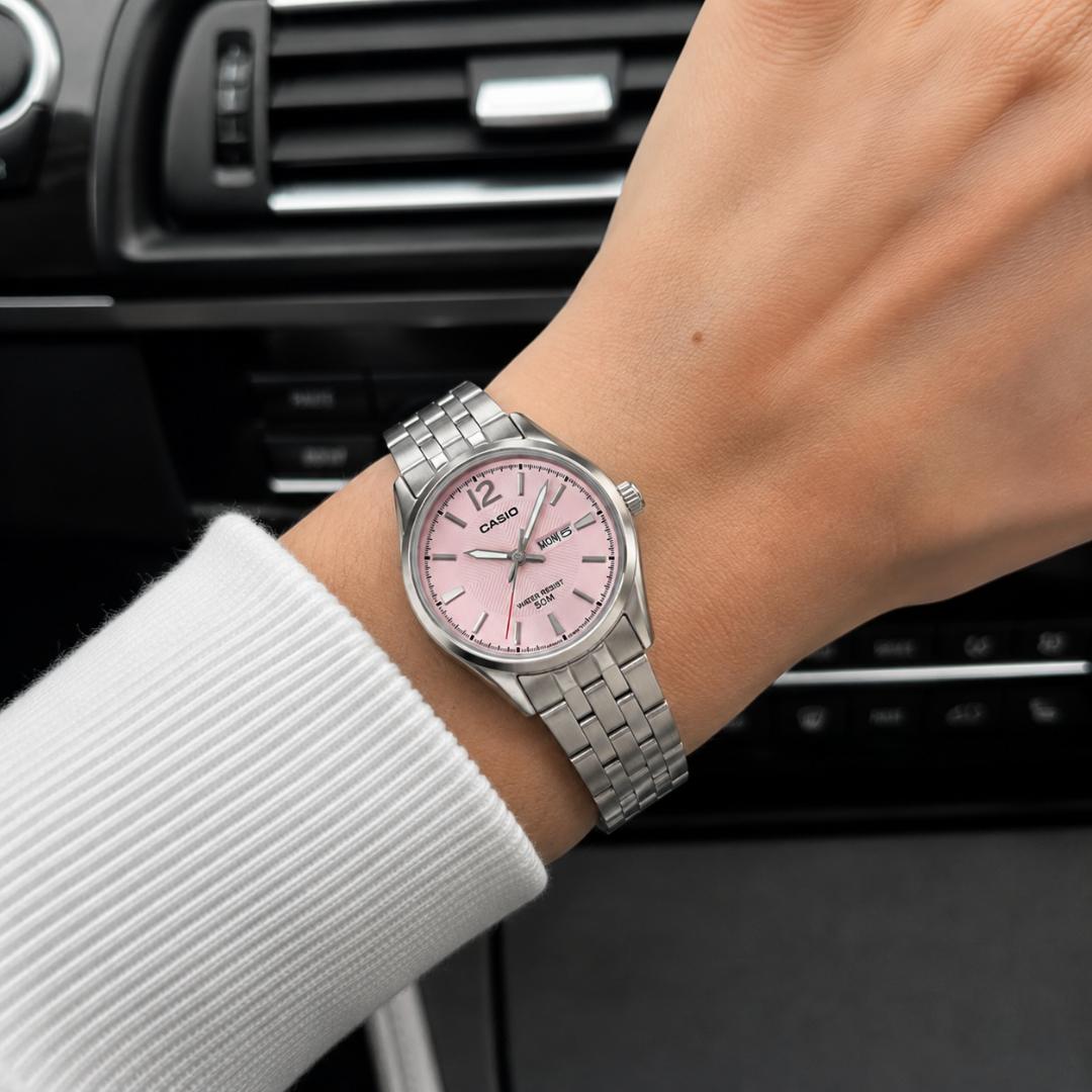 Detalle de la pulsera del Reloj Casio LTP-1335D-5A completa