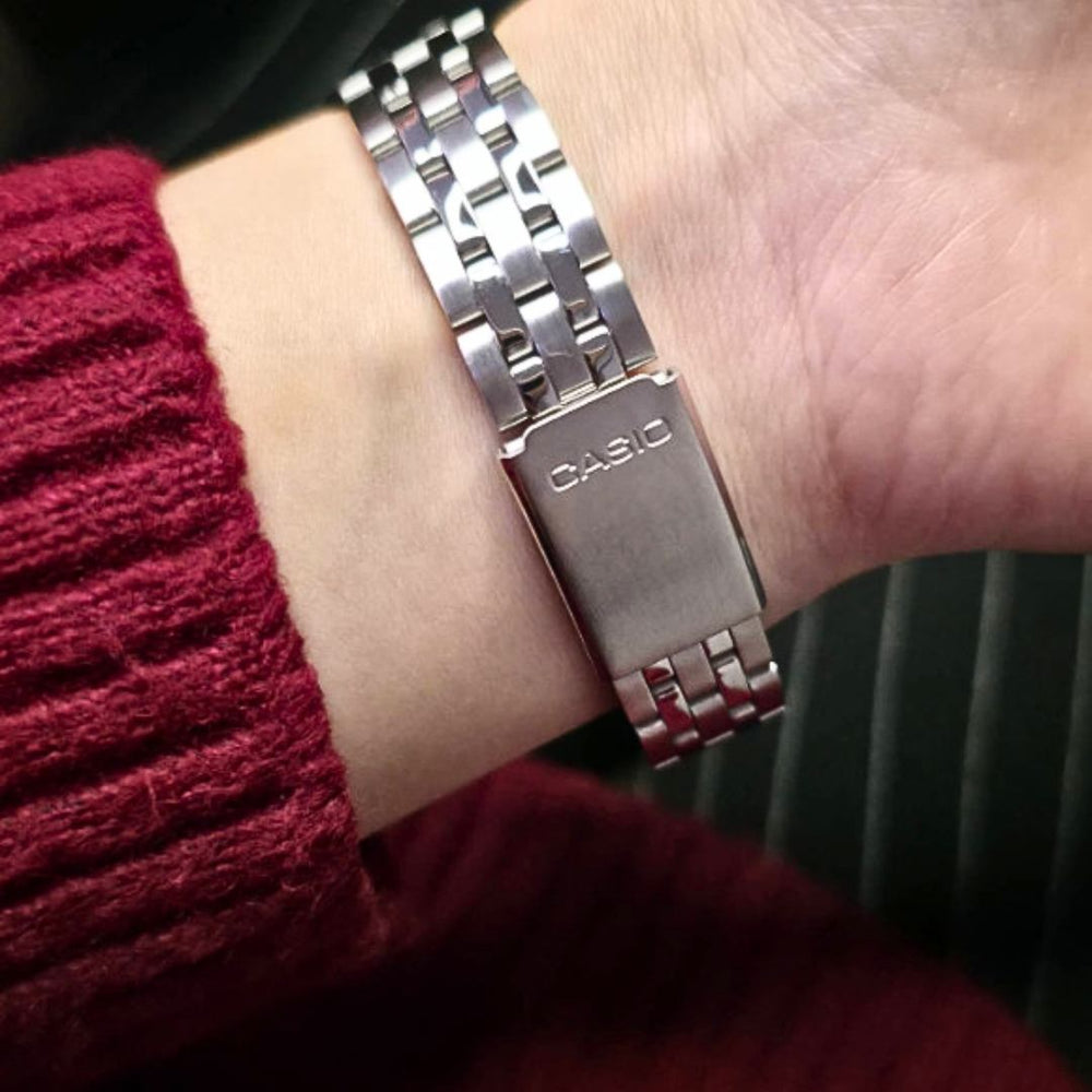 Detalle de la pulsera del Reloj Casio LTP-1335D-5A
