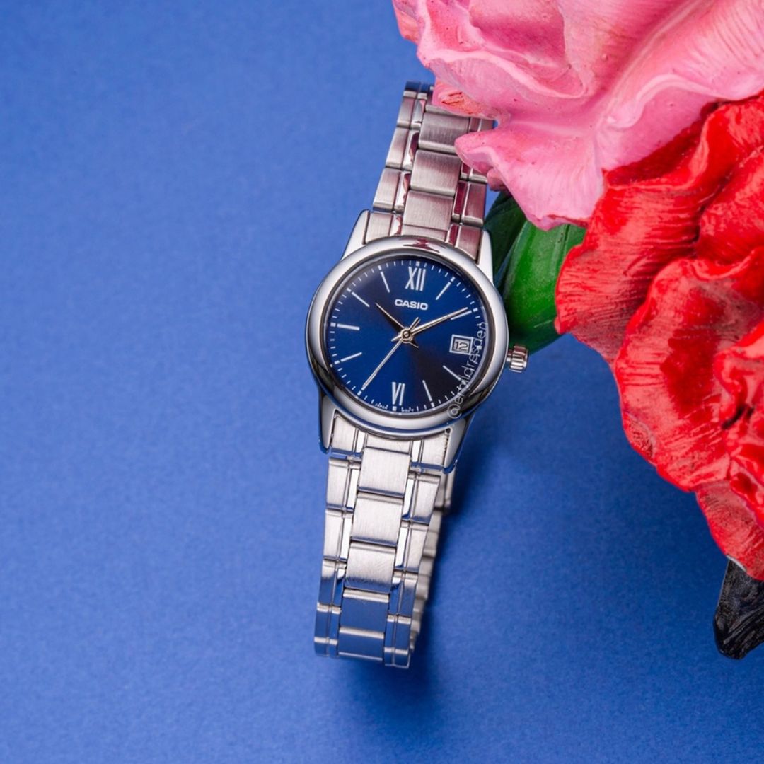 Reloj Casio LTP-V002D-2B3 plateado con esfera azul para mujer para catalogo