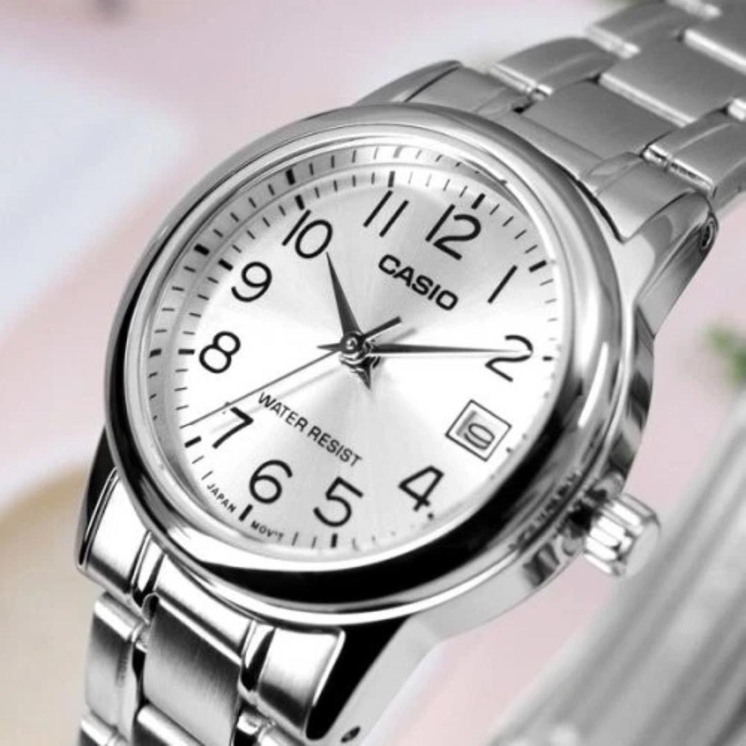 Reloj Casio LTP-V002D-7B sobre fondo blanco, vista de catálogo