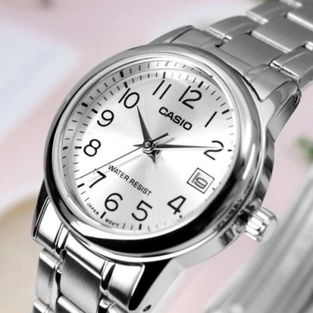 Reloj Casio LTP-V002D-7B sobre fondo blanco, vista de catálogo